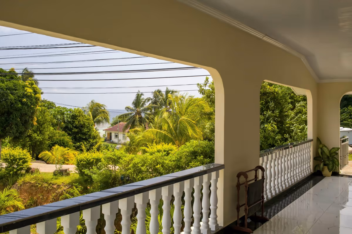 Veranda Spacious apartment