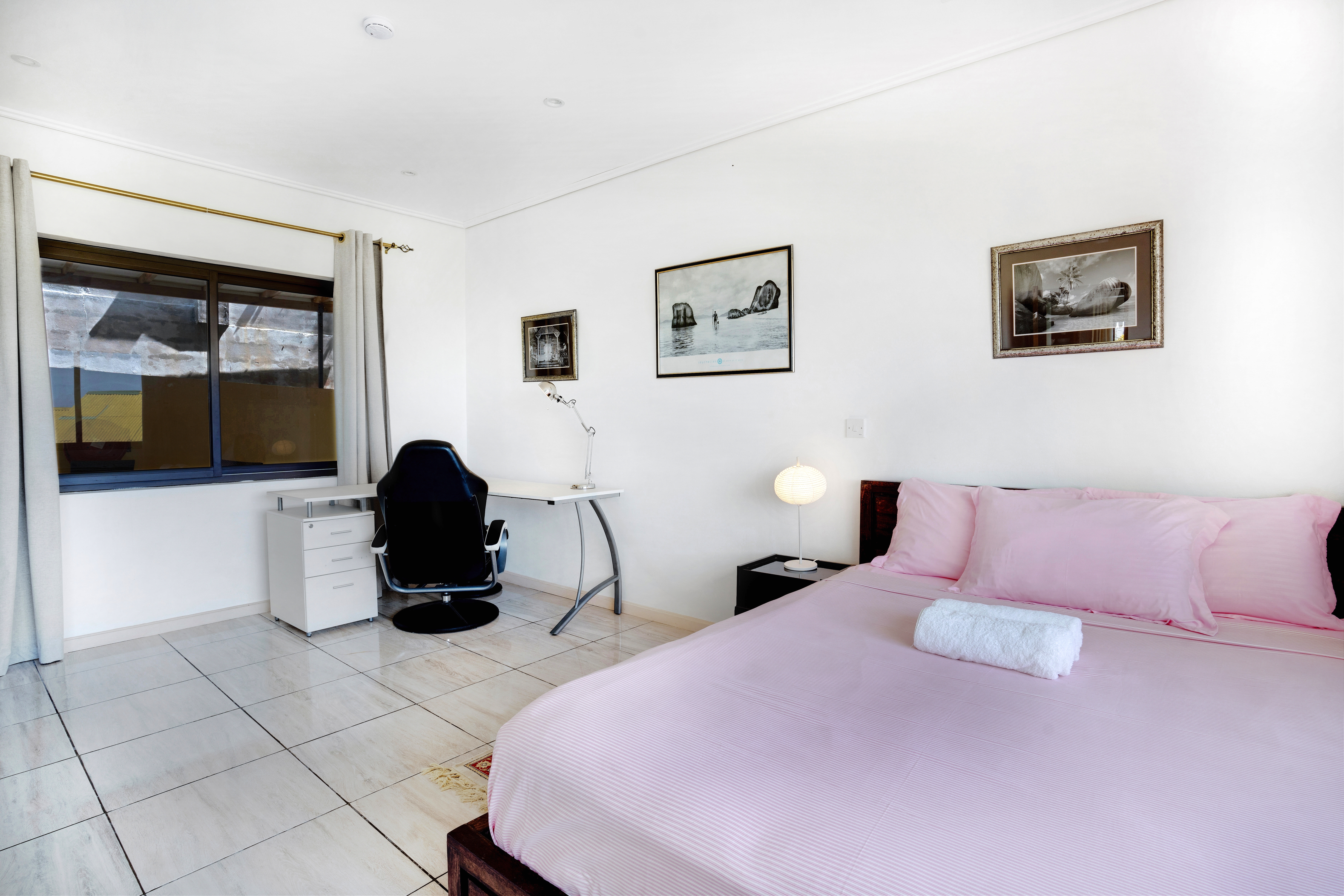 Bedroom Red room sea view