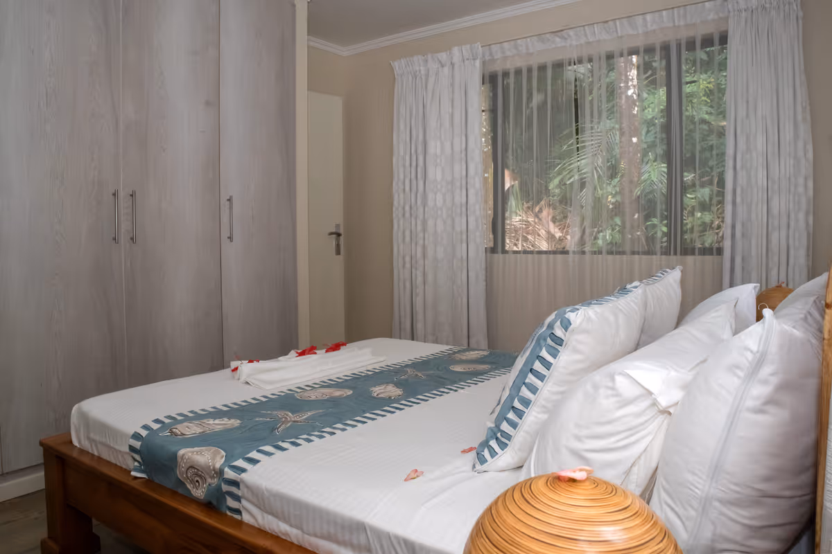 Bedroom Hibiscus room