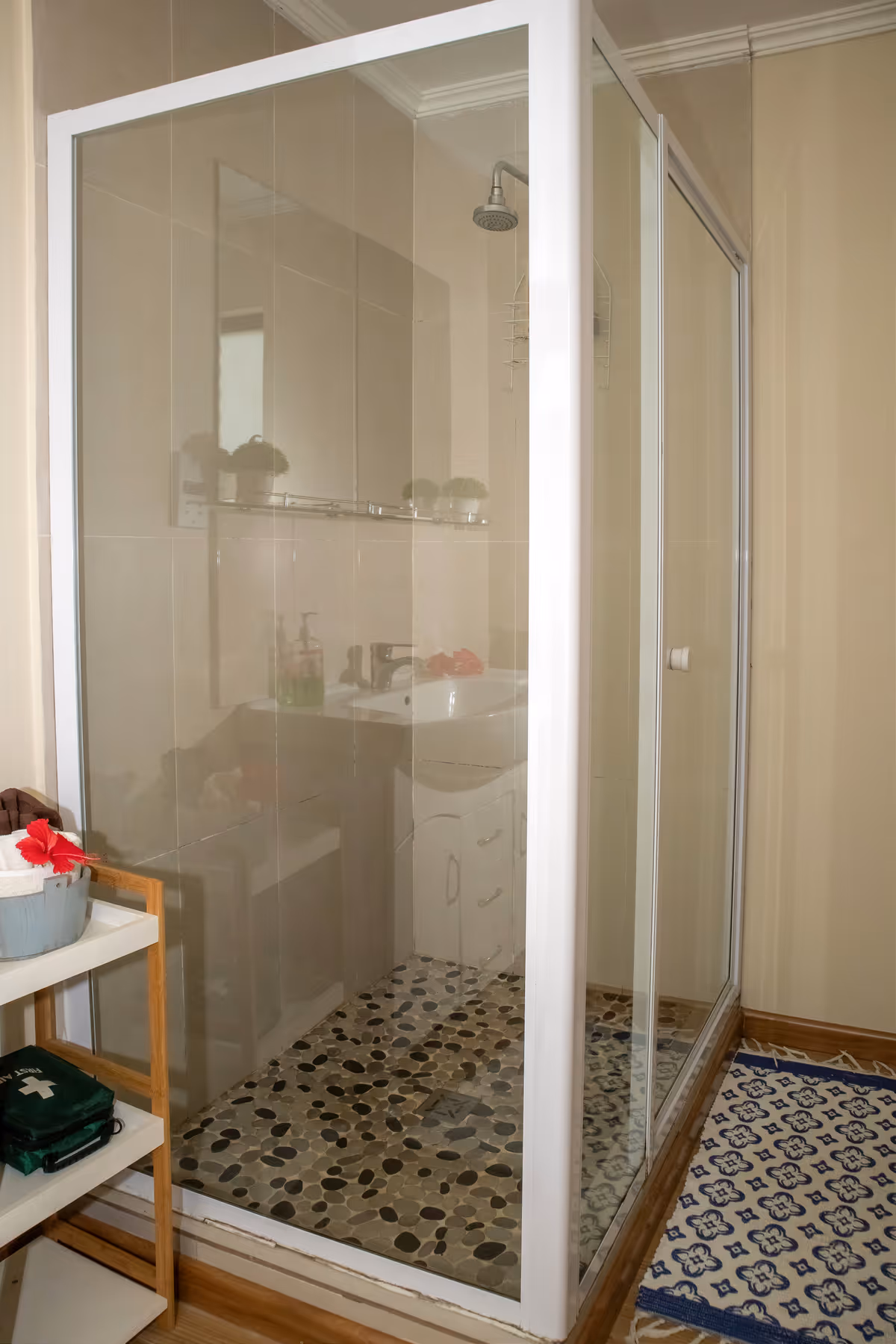 Shower Hibiscus room