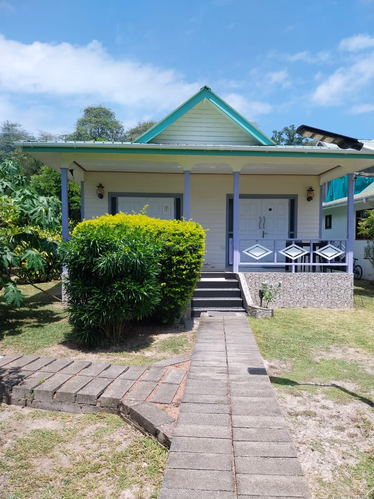 Veranda Diamond House