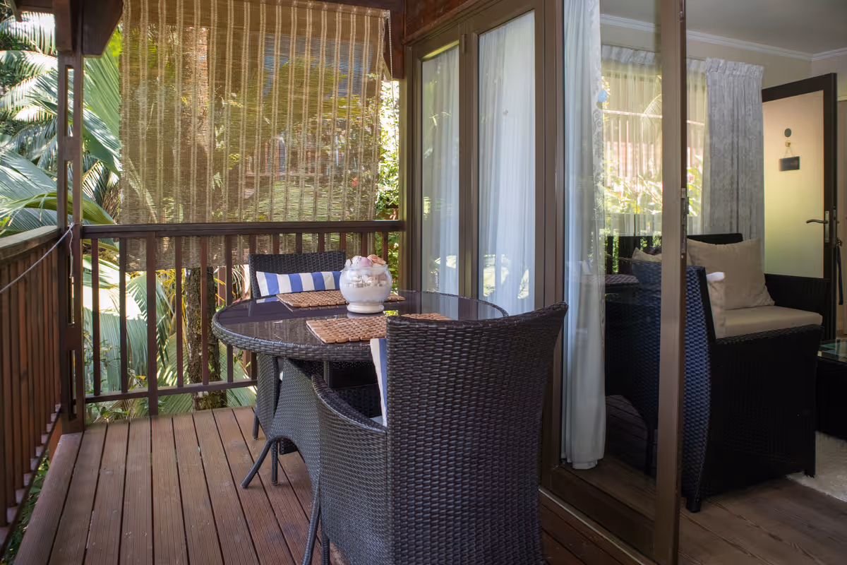 Veranda Hibiscus room