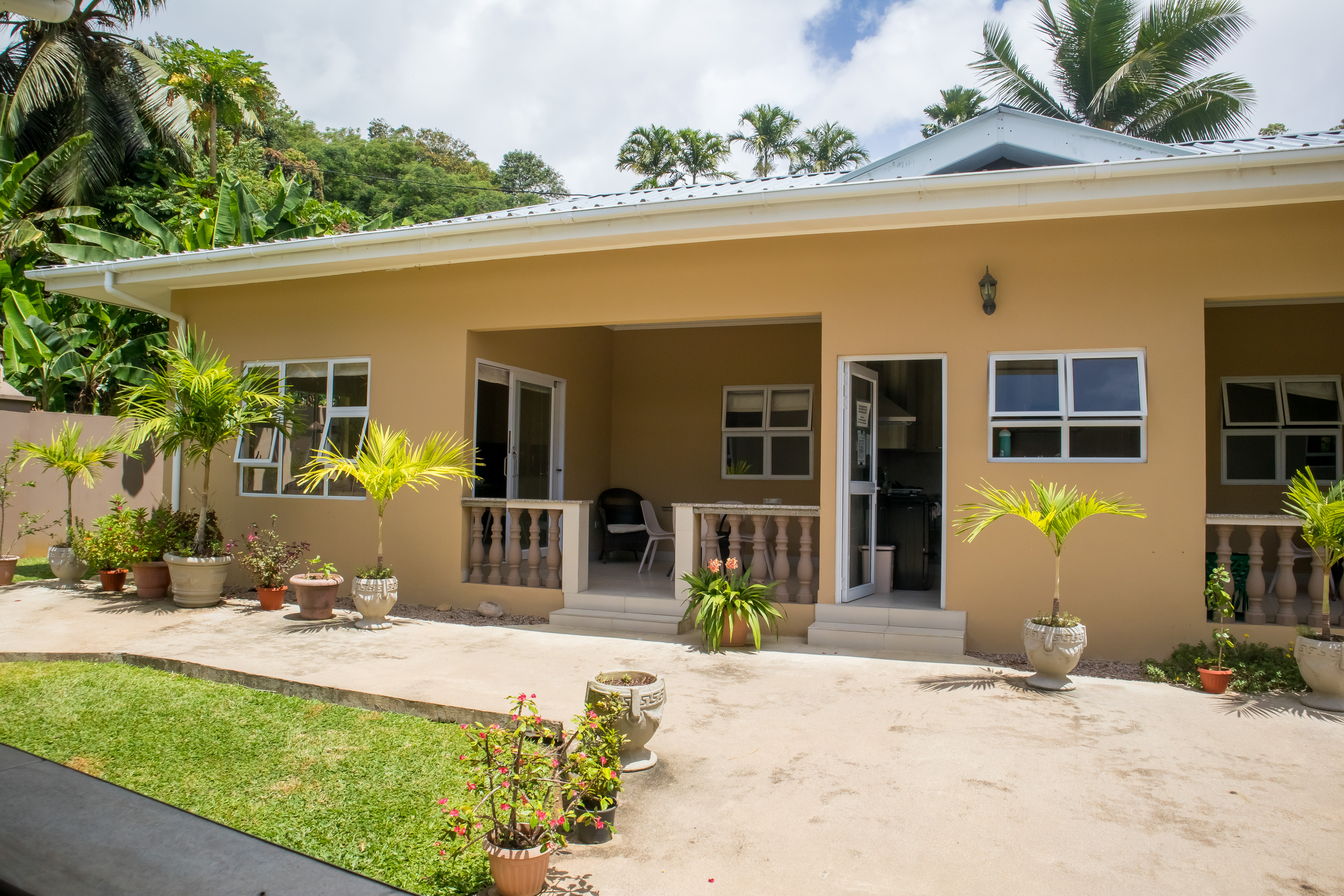Beau Bassinn Inn