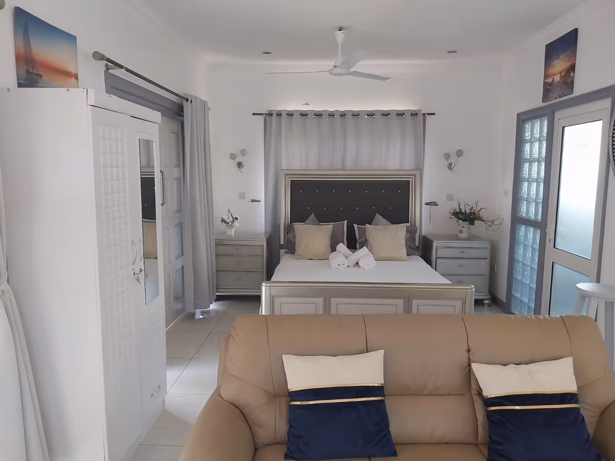 Living room Emerald House