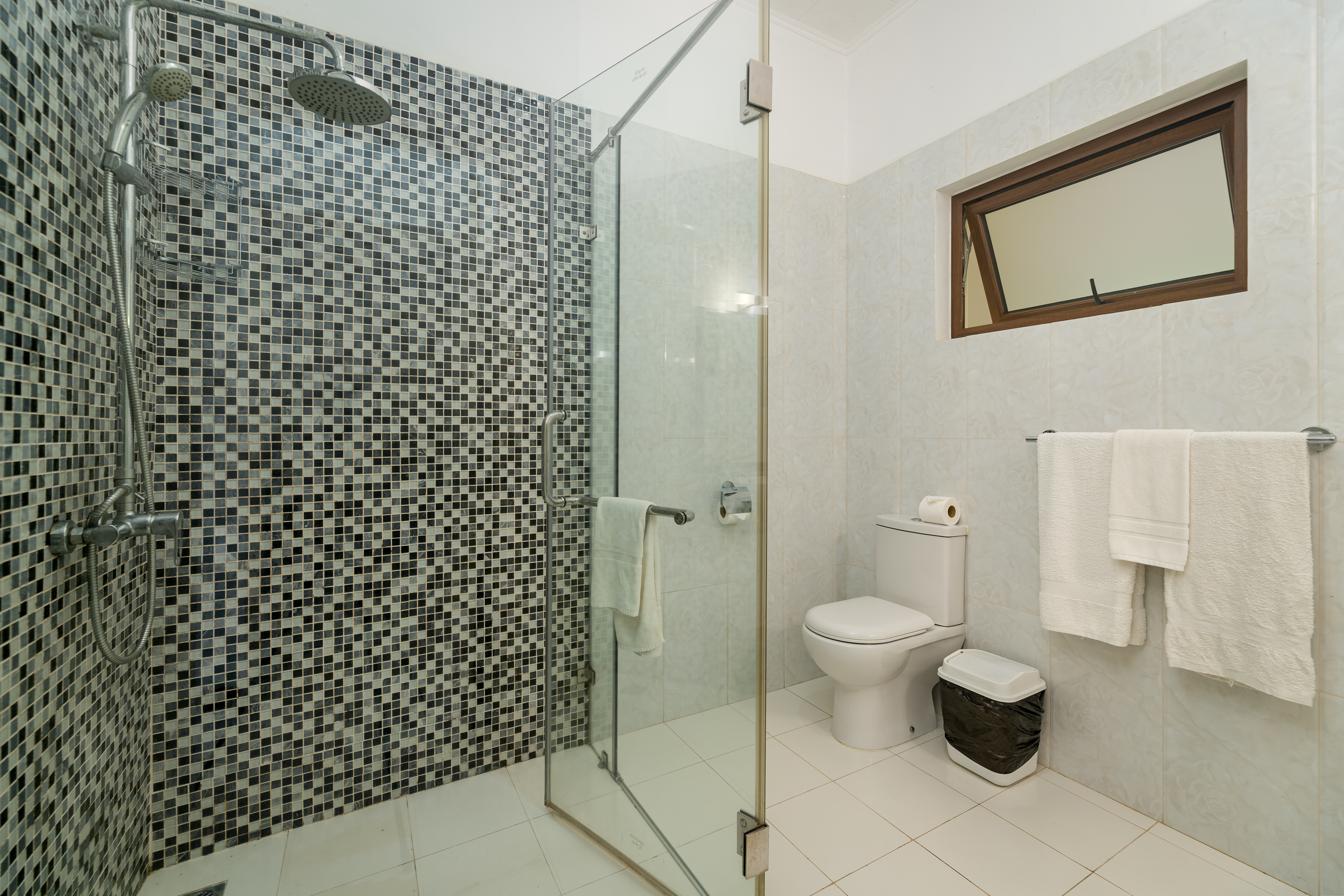 Bathroom Kanasuk Self Catering Apartments