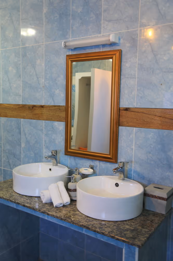 Standard double room bathroom