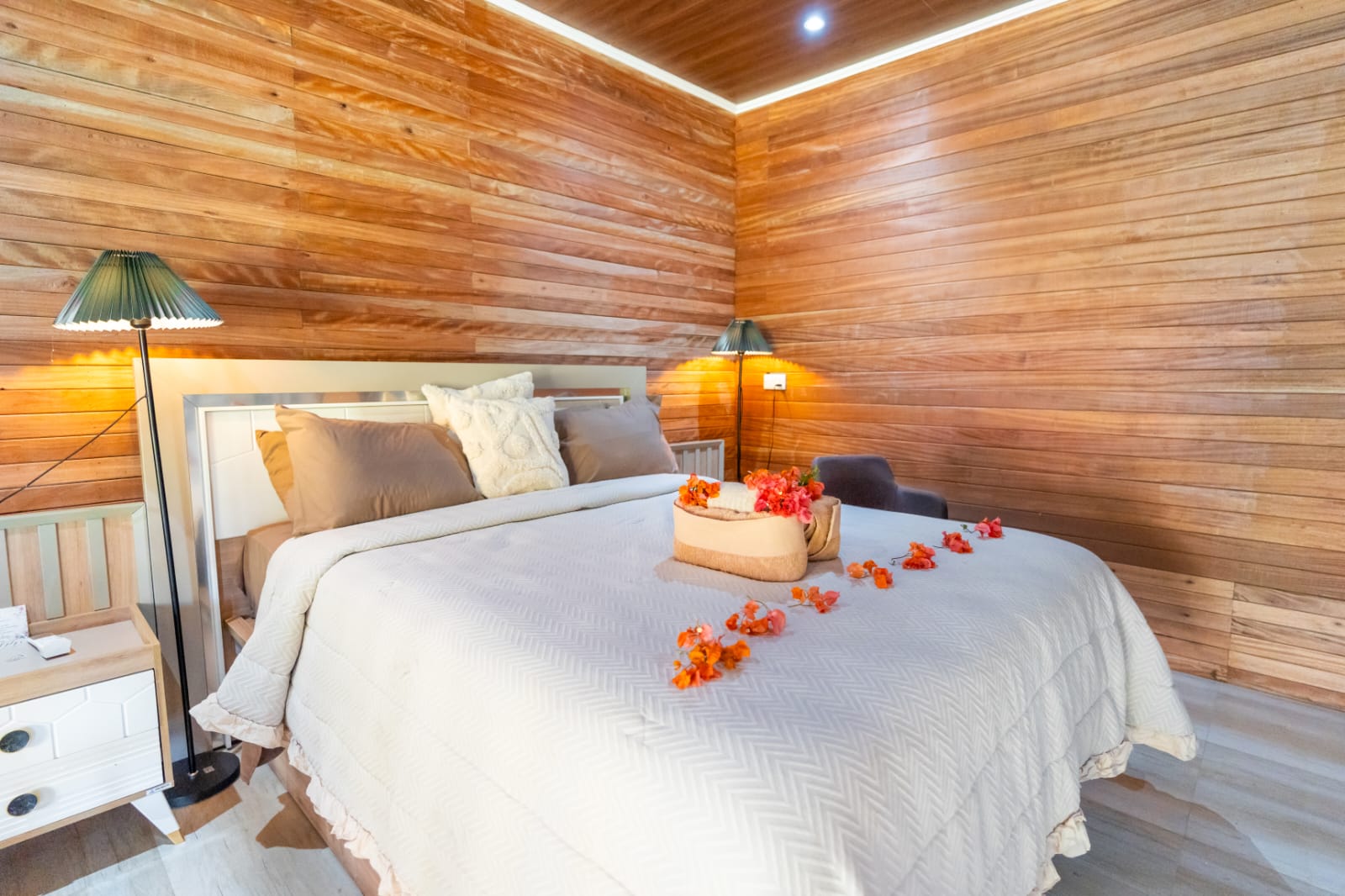 Bedroom Lighthouse 65