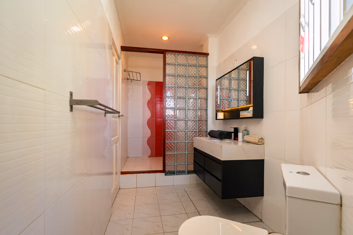 Standard Double - Bathroom