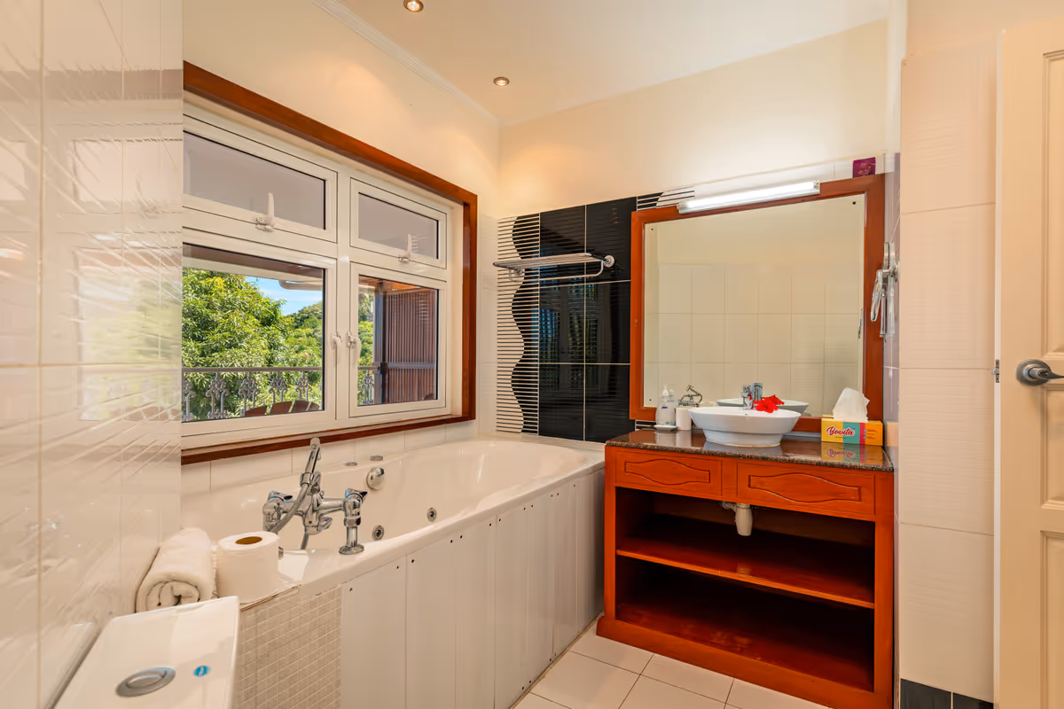 Superior Deluxe - Bathroom