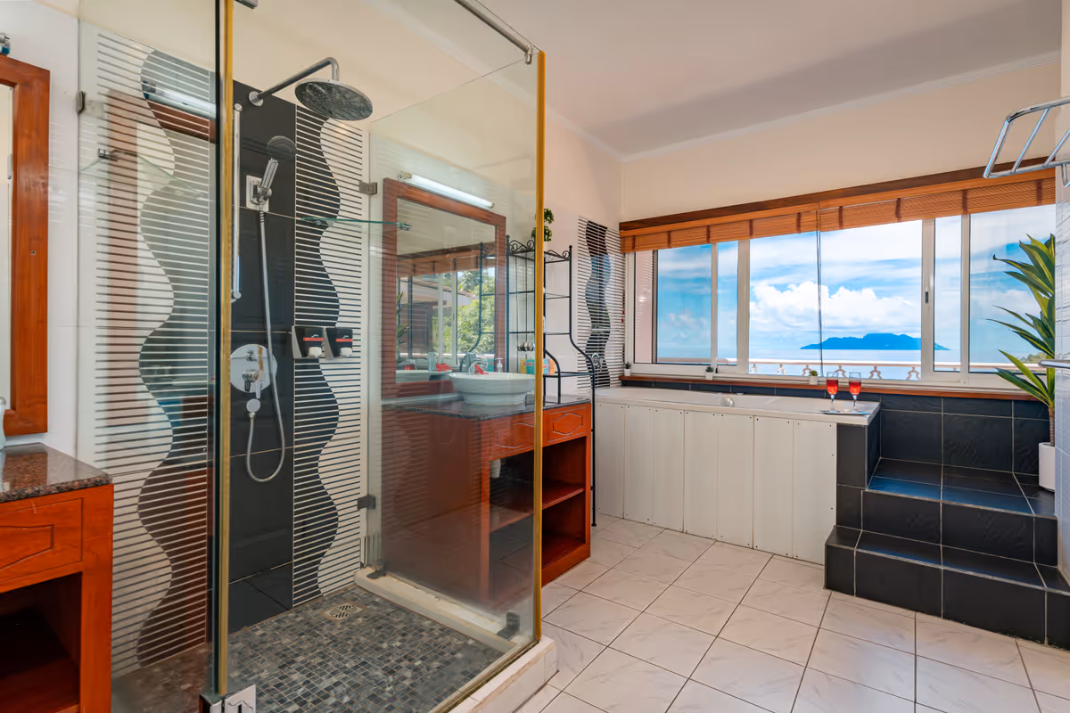 Executive Deluxe - Bathroom