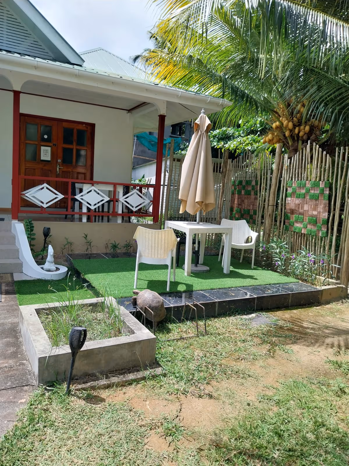 Veranda Emerald House