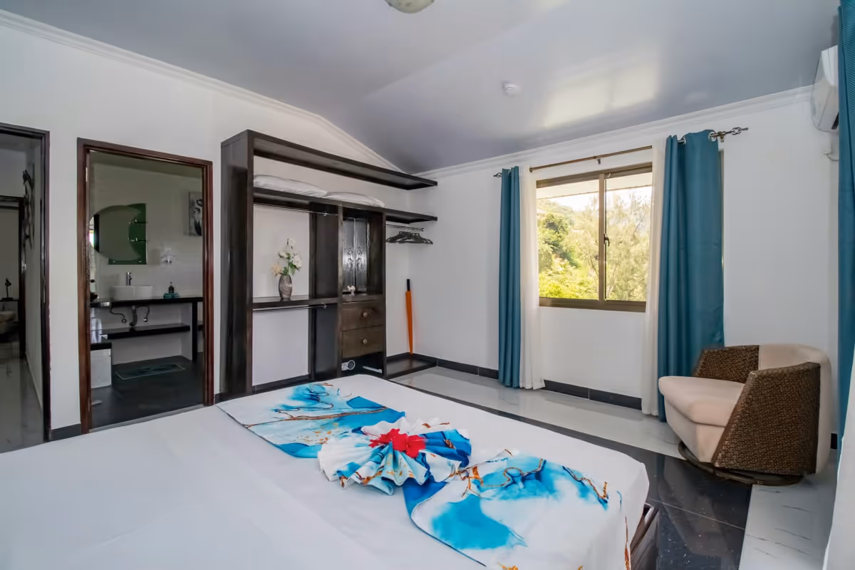 Bedroom Spacious apartment