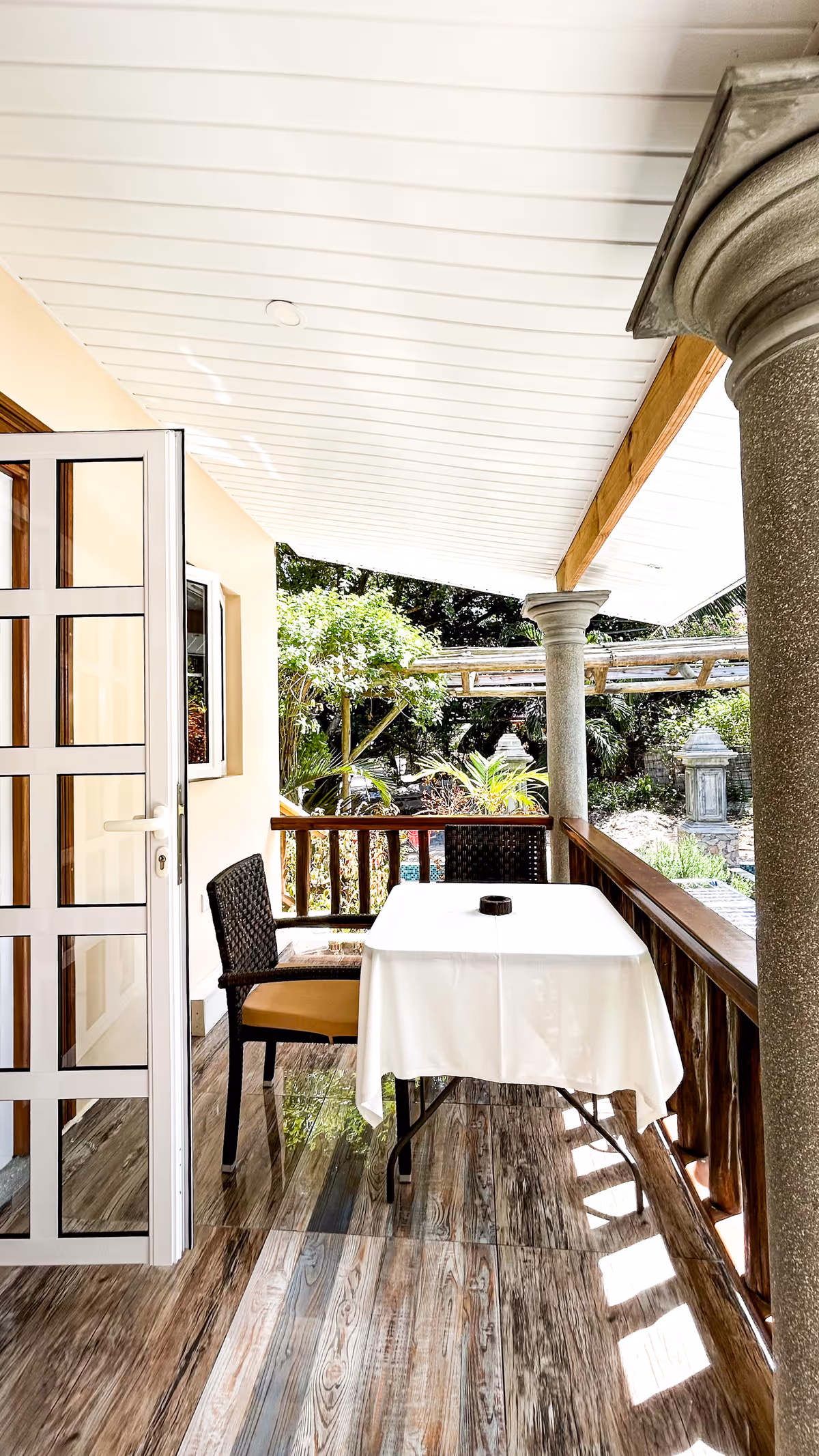 Deluxe Garden Apartment 