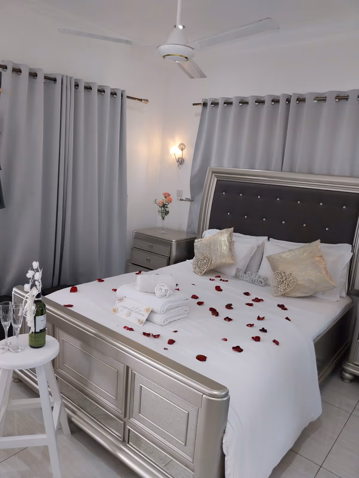 Honeymoon bedroom Amethyst House